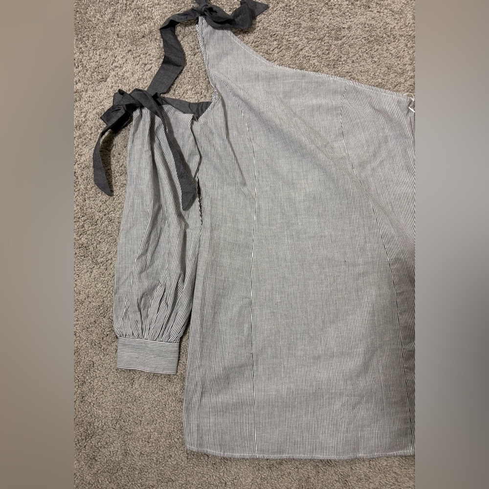 Revolve Lovers + Friends Grey Striped Ribbon Tie one Shoulder Mini Dress M NWT - Picture 6 of 11